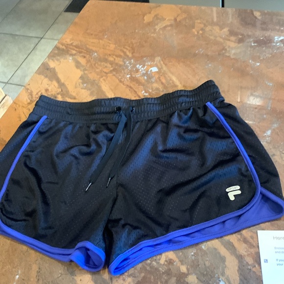 Like new FILA shorts size medium - Picture 1 of 4